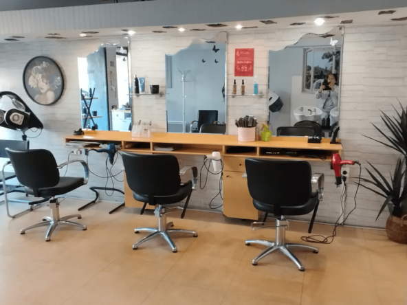 Salon de coiffure à vendre à L'Isle-Jourdain