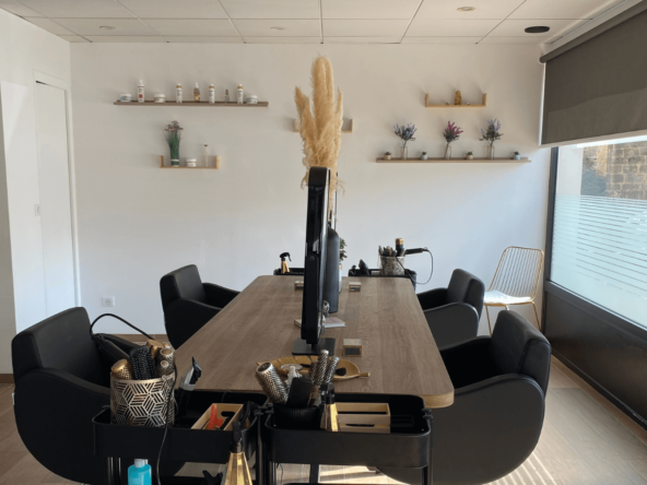 Salon de coiffure rénové en plein centre de Nozay (91)