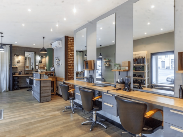 Salon de coiffure et institut de beauté clé en main à vendre à Lumbres.