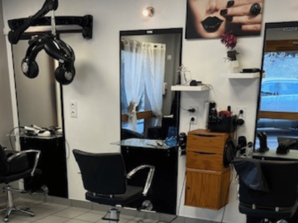Salon de coiffure à vendre sur axe stratégique D1006, proche Chambéry.