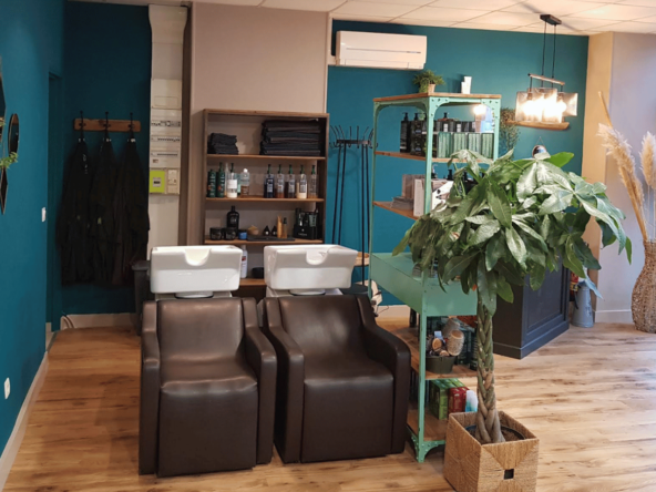 Salon de coiffure de 55 m², bien situé, clientèle variée et fidèle, spécialisé en coloration végétale