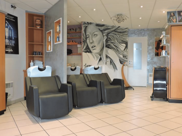 Salon de coiffure à Marne-la-Vallée, ouvert depuis 1998, clientèle fidèle, équipements haut de gamme,