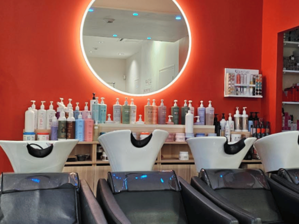 Salon de coiffure neuf sous l'enseigne Saint Algue à vendre. Emplacement premium, équipe qualifiée, produits de qualité, CA de 100 000 €, prix de vente 150 000 €.