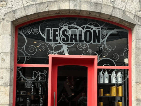 Salon de coiffure à vendre à Quimper – Emplacement idéal et équipe dynamique