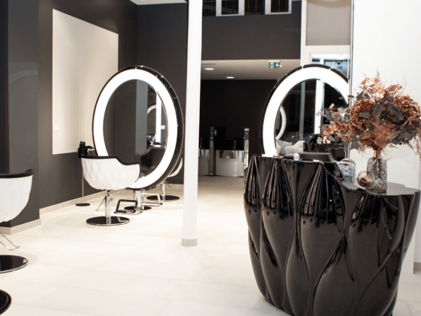À vendre à Rouen : salon et institut capillaire de 180m², leader en perruques et compléments capillaires. Emplacement stratégique, CA +500K€, loyer 1 800€