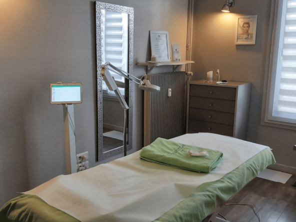 Institut de beauté pré-affilié Mary Cohr, emplacement stratégique, 4 cabines, fichier de 1 400 clients, CA 180K€, parking gratuit. Prix de vente : 125 000 € hors stock.