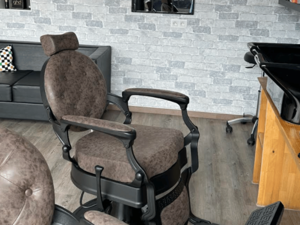 salon de coiffure à Évreux, rénové en 2024, affilié au groupe Vog. Clientèle fidèle, équipement moderne, partenaires Schwarzkopf. Opportunité clé en main.