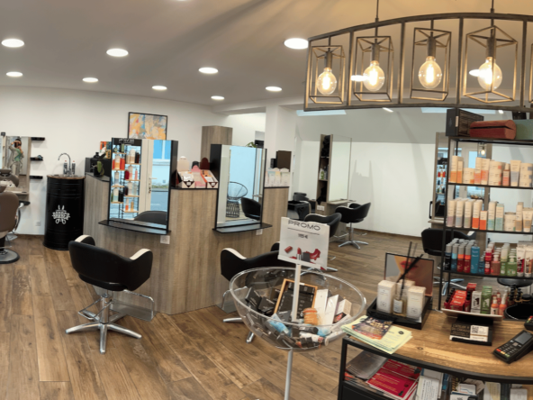 À vendre : salon coiffure + esthétique – Melgven 29