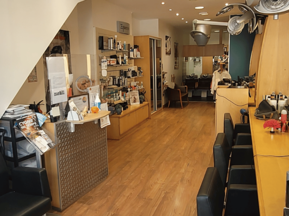 Salon mixte rénové à vendre à Péronne