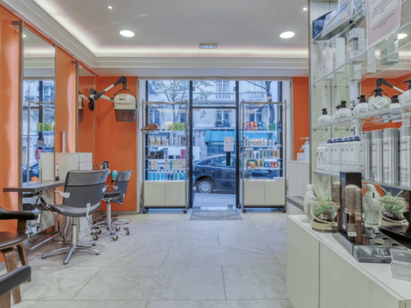 Salon de coiffure à vendre à Paris 12e, entre Daumesnil et Bercy Village. Clientèle fidèle, salon refait, matériel inclus. Prêt à travailler !