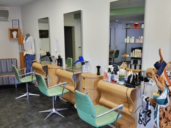 Salon de coiffure mixte à Châtenois sur la Route des Vins, 85m², clientèle fidèle, relooking, esthétique, parking. Affaire clé en main à saisir !