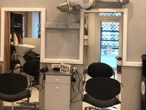 Salon rénové à vendre à Saint-Ambroix.