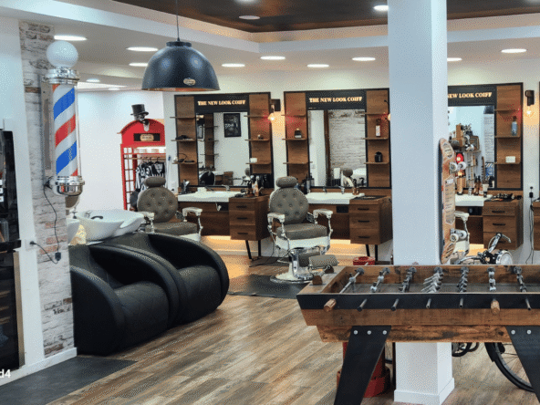 Salon de coiffure prêt à l’emploi dans quartier animé, clientèle fidèle, déco moderne, aucun investissement à prévoir. Belle opportunité à saisir.