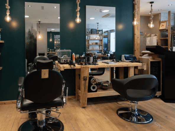 Salon de coiffure à vendre à La Clusaz, emplacement premium, clientèle locale et touristique fidèle. Opportunité clé en main, fort potentiel.
