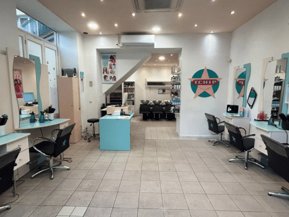 Salon de coiffure à vendre à Mennecy, 50 m², 4 bacs, 7 postes, clientèle fidèle, potentiel de développement, L’Oréal & Kérastase.