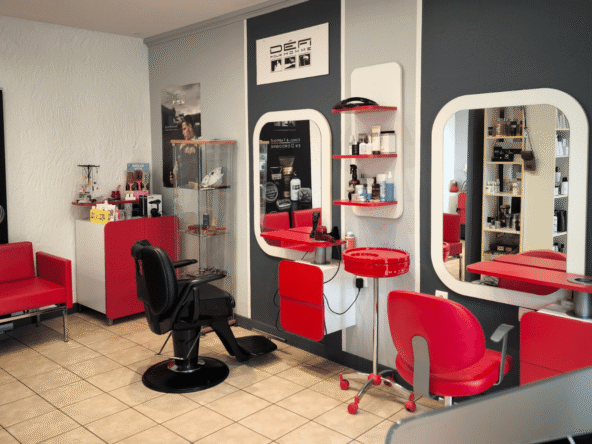 Salon de coiffure clé en main au cœur d’un village, clientèle fidèle, équipement complet, accès PMR, réservation en ligne, idéal pour une reprise sereine.