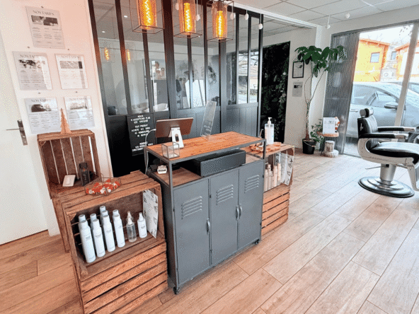 Salon de coiffure à vendre à Pibrac, emplacement visible, clientèle fidèle, excellente réputation et équipement complet. Opportunité clé en main.