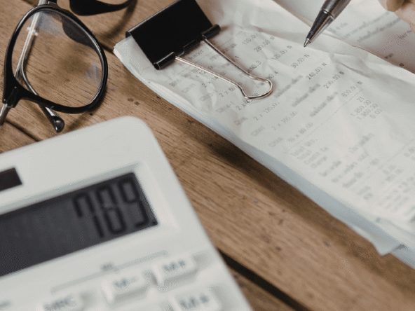 Comment financer l’achat d’un salon de coiffure : apport, prêt bancaire, crédit vendeur et trésorerie, toutes les solutions pour réussir votre reprise