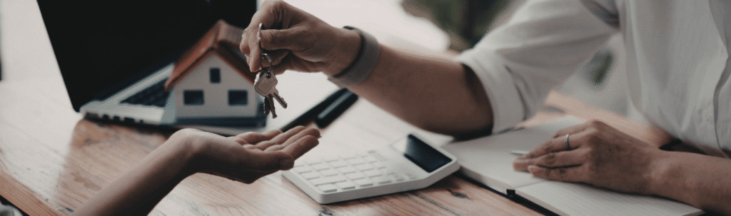 Acheter ou créer un salon de coiffure : découvrez les avantages, les inconvénients et les conseils pour réussir votre premier projet.