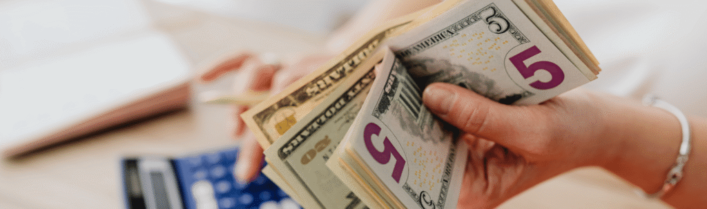 Quelles charges prévoir après la reprise d’un salon de coiffure ? Loyer, salaires, stock, trésorerie : anticipez vos coûts pour sécuriser votre projet.