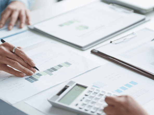 Quels chiffres demander avant d’acheter un salon de coiffure ? Chiffre d’affaires, charges, rentabilité : les indicateurs clés à analyser avant de vous lancer.