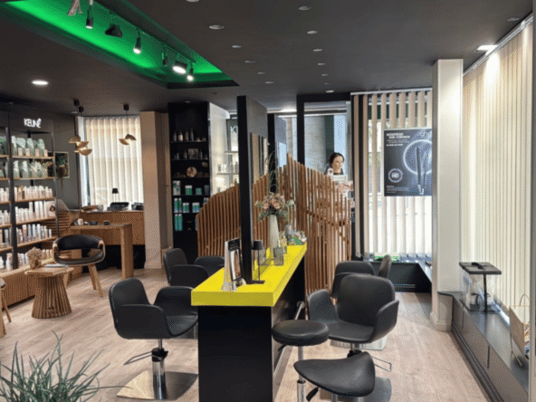 Salon de coiffure de 49 m² au Touquet, emplacement premium rue Saint-Jean, clientèle exigeante, CA 140 000 €, loyer 1 900 €, clé en main.