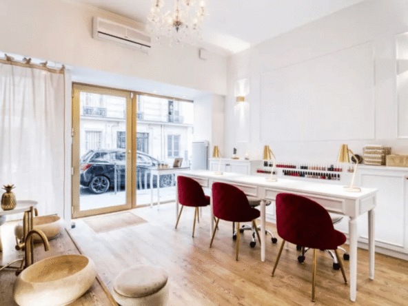 Institut de beauté haut de gamme à Paris 8, 3 cabines, clientèle premium, CA 185K€, prestations complètes, emplacement exceptionnel.