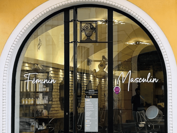 Salon de coiffure de 100 m² au charme atypique, clientèle fidèle, équipe en place, CA 225 000 €, loyer 900 €, possibilité d’achat des murs.