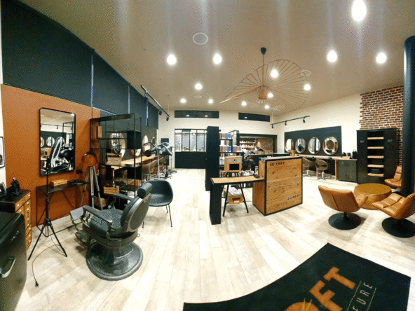 Salon coiffure & esthétique 110 m² à Morlaix, forte notoriété, 13 postes, 8 salariés, CA 428K€, emplacement n°1, clé en main.