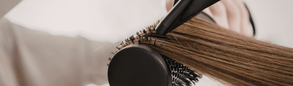 Acheter un salon de coiffure trop vite peut coûter cher. Découvrez les erreurs à éviter et les conséquences d’une décision précipitée avant de vous lancer.