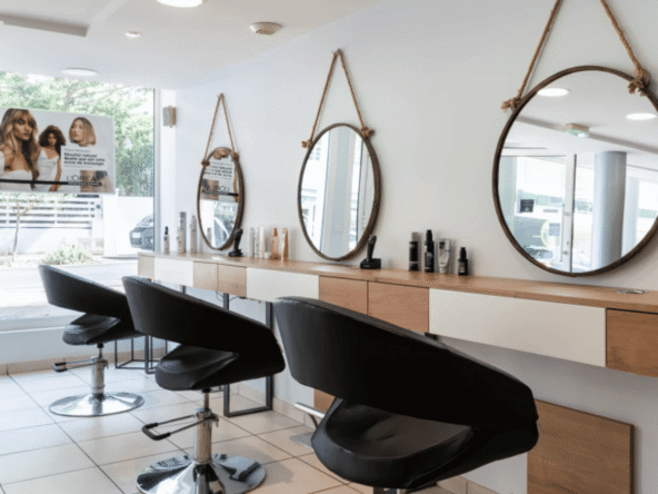 Salon de coiffure à vendre secteur La Baule-Pornichet, 79 m², clientèle fidèle, activité rentable et possibilité d’acquérir les murs. Prix : 119 000 €.