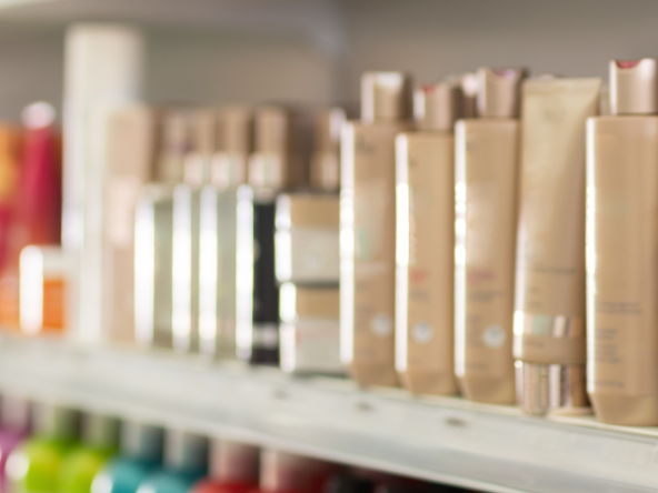Les ventes de produits ont-elles un impact sur la rentabilité d'un salon de coiffure ? Découvrez les indicateurs à analyser avant d'acheter un salon.