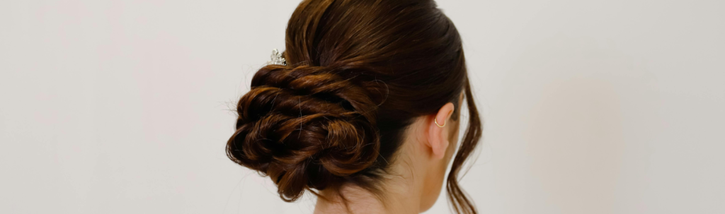 Chignon réalisé dans un salon de coiffure